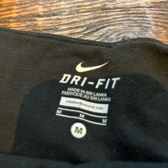 Nike Dry Fit Crops Size Medium - Picture 2 of 2